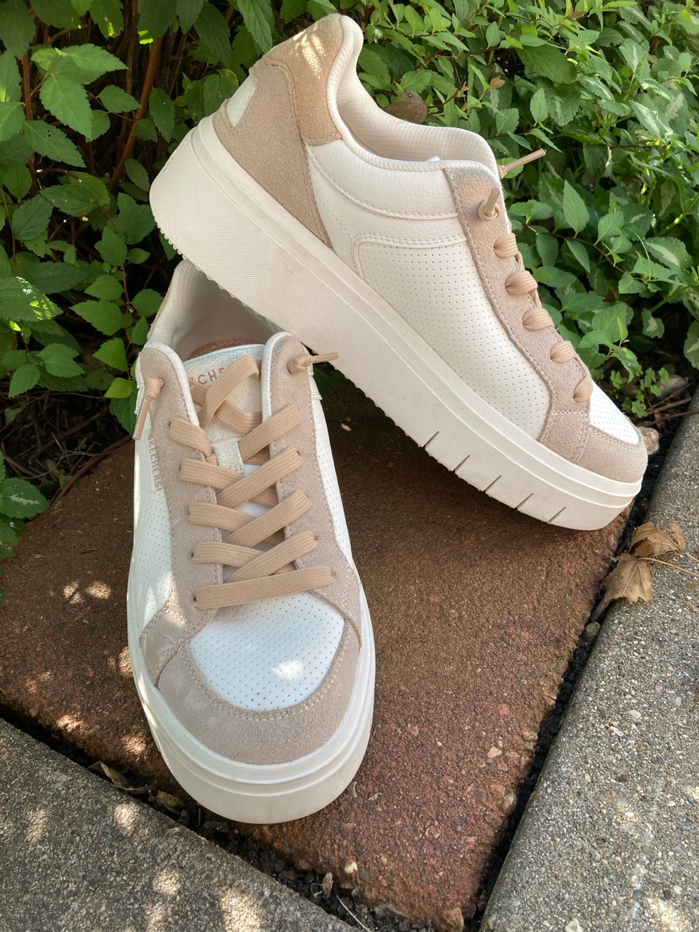 Skechers Size 9 Street Flex Flossy synthetic leather and suede platform sneakers